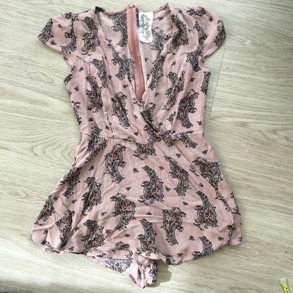 Sadie & Sage Pants - Sadie & Sage Romper Deep Vneck Small Mauve Rose